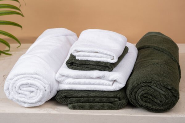 Bath Linen Set - 2x (White and Green Colour)